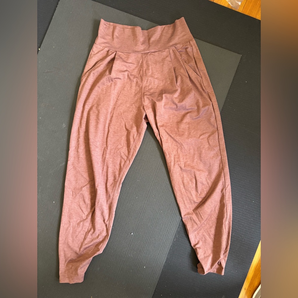 Vuori Lux At Ease pant brown size small
